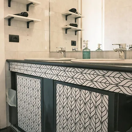 71 Guest house *